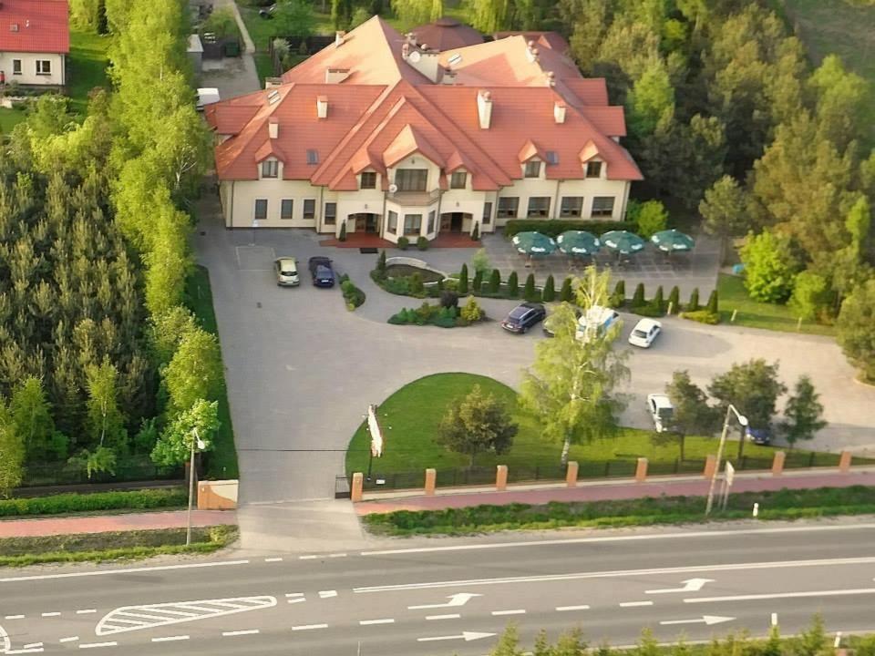 Maxima Hotel Wolanów Exterior foto